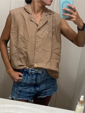 Sleeveless Embroidered Button-Front Top in Tan vintage